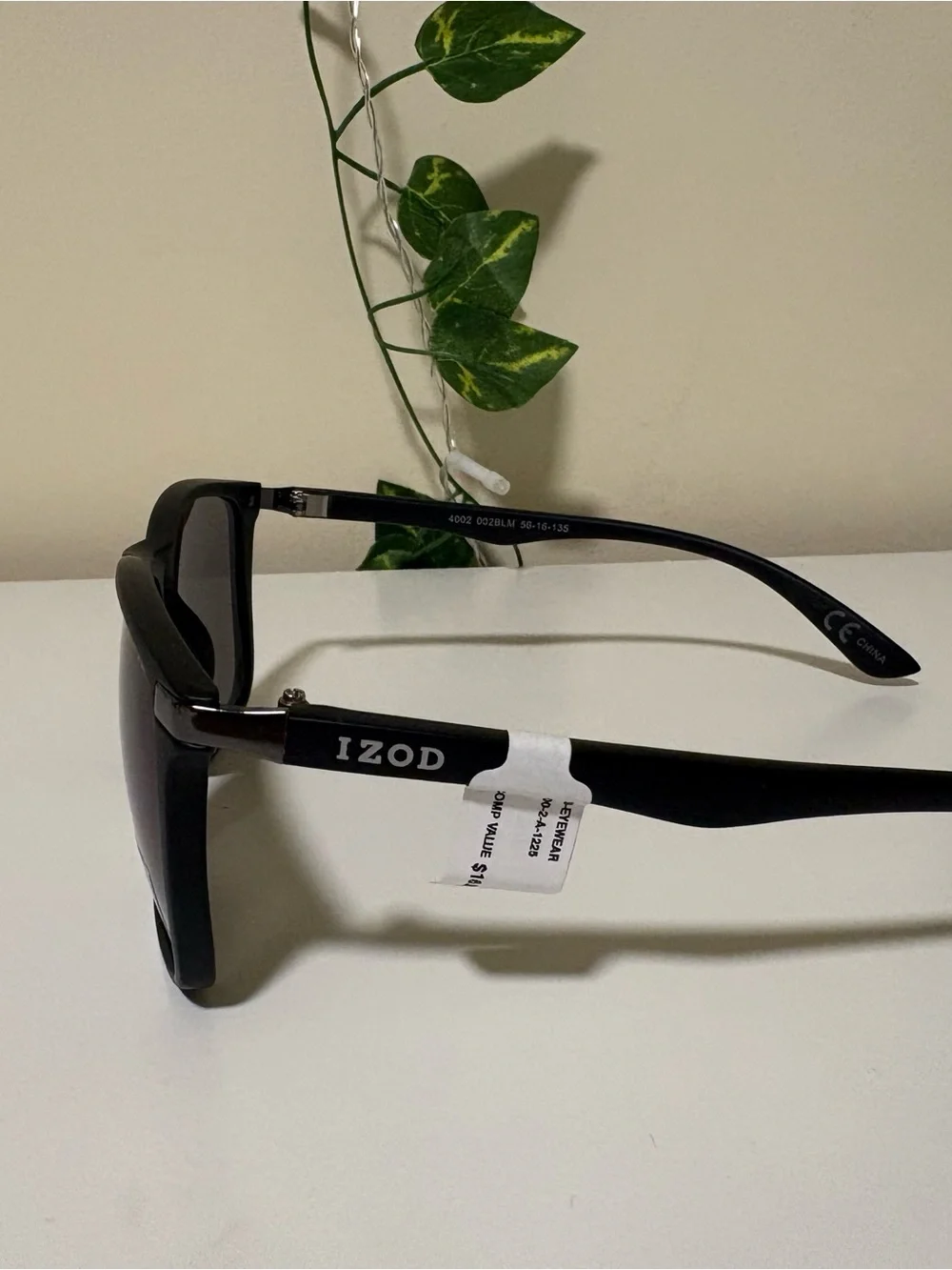 Izod sunglasses black